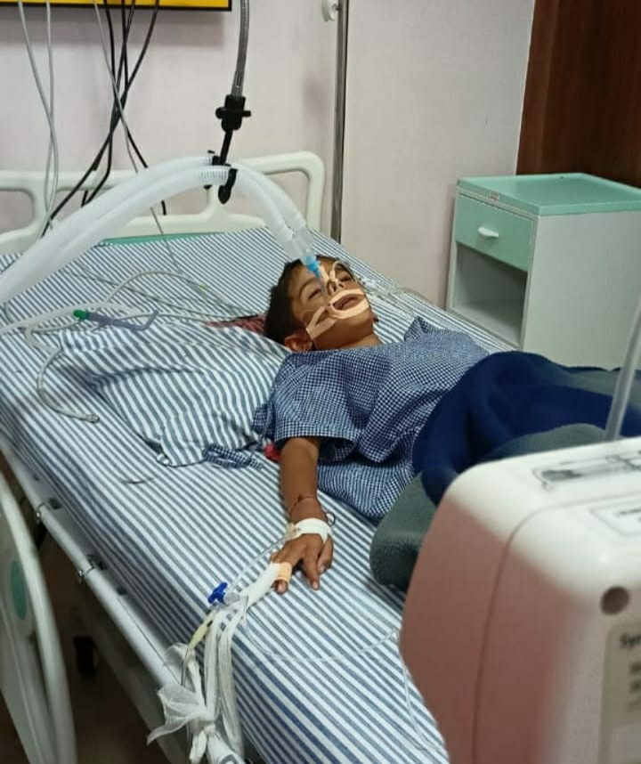 गिट्टी खदान में ब्लास्टिंग, दो सौ मीटर दूर स्कूल में छात्रा पर गिरा पत्थर, गंभीर