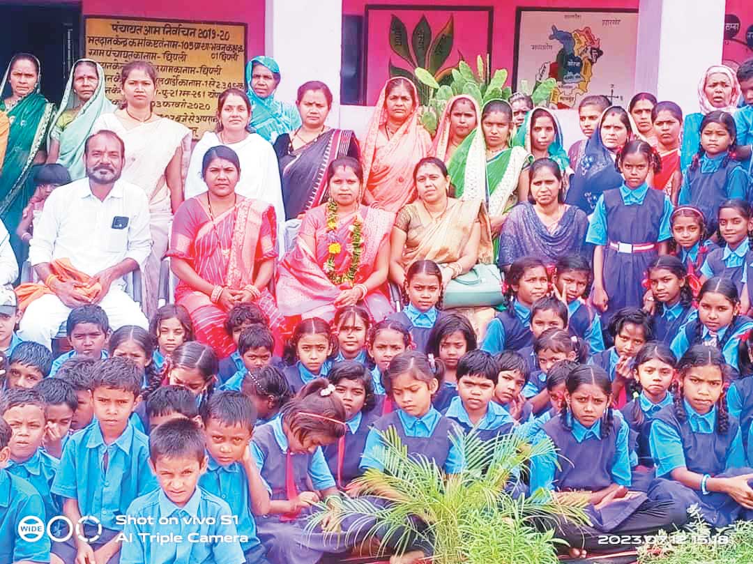 पदोन्नति, शिक्षिका को दी विदाई