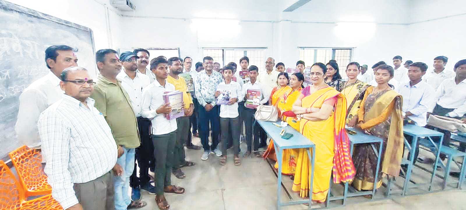 इतवारी राम यादव स्कूल में शाला प्रवेशोत्सव