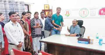 एस्मा लगाने के विरोध में एनएचएम कर्मियों का सामूहिक इस्तीफा