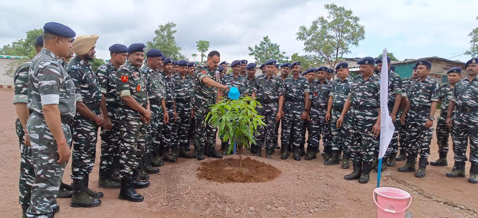ई/188 बटालियन ने चलाया पौधारोपण अभियान ई/188 बटालियन ने चलाया पौधारोपण अभियान