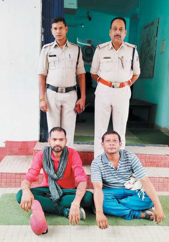 घर घुसकर महिला से मारपीट, 2 गिरफ्तार घर घुसकर महिला से मारपीट, 2 गिरफ्तार