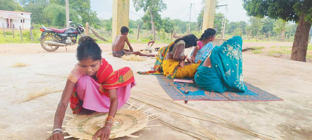 राजीव ग्राम दुगली की न तकदीर बदली, न ही तस्वीर