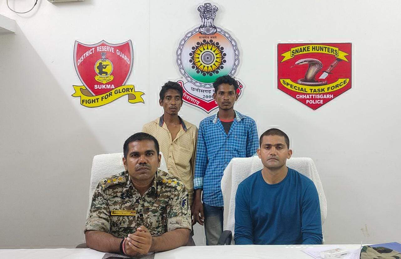 दो नक्सलियों का आत्मसमर्पण