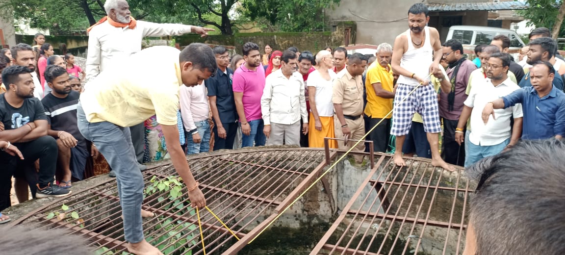 नांदगांव के सिविल लाईन में कुंए में खेलते गिरे मासूम की मौत