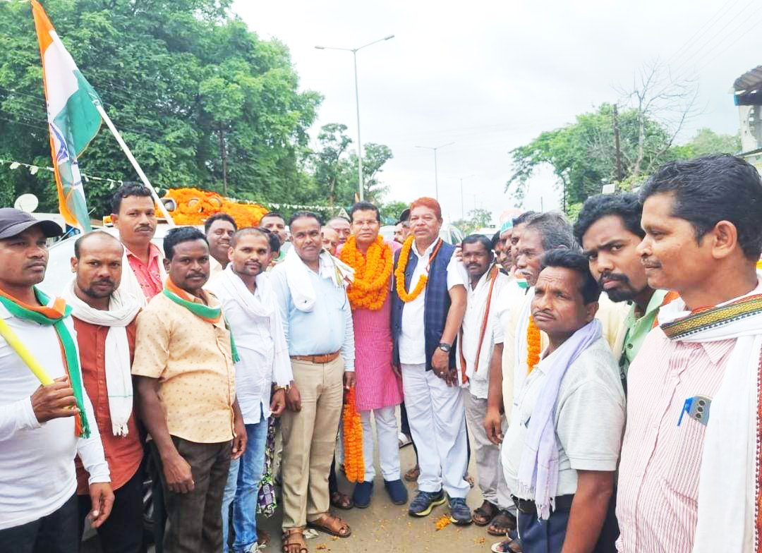 कैबिनेट मंत्री मरकाम का विधायक चंदन संग सैकड़ों कांग्रेसियों ने किया भव्य स्वागत