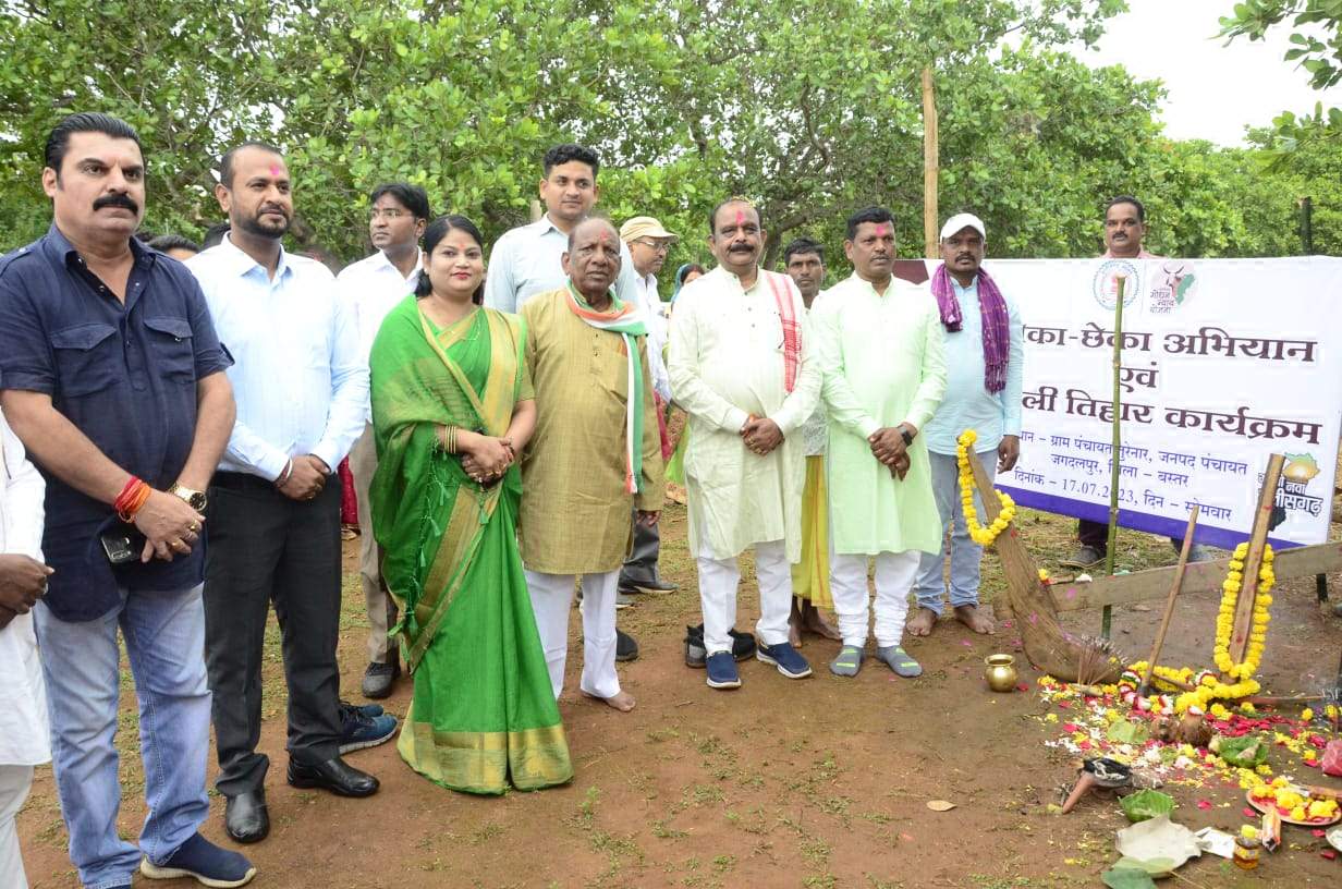 तुरेनार गोठान में मनाया हरेली तिहार और रोका-छेका 