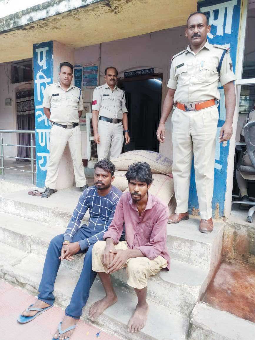 राशन दुकान से चावल की बोरियां चुराने वाले नाबालिग सहित 3 बंदी