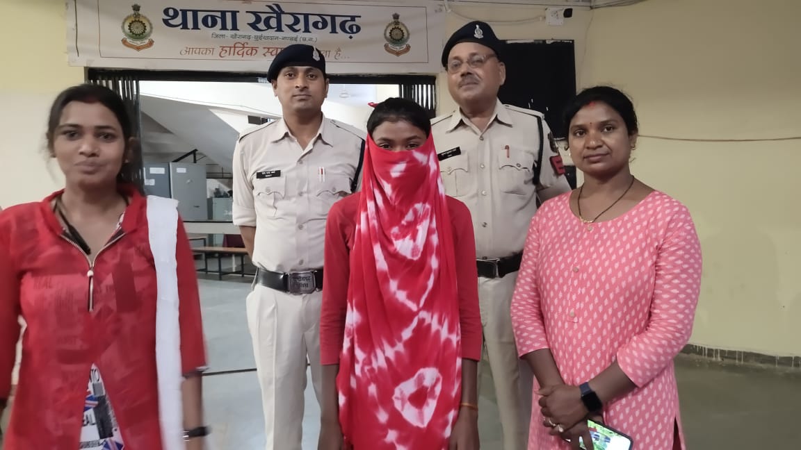 अपने प्रेमी से छोटी बहन को बात करते देख बड़ी बहन ने कुल्हाड़ी से की हत्या