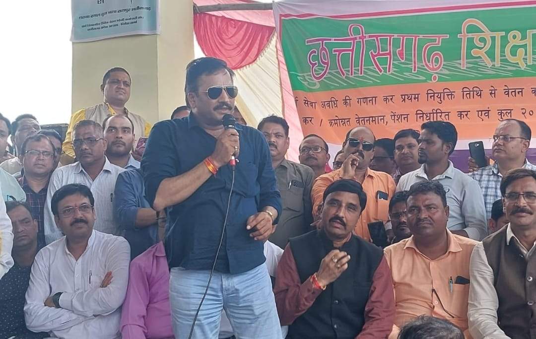 हजारों शिक्षकों ने वेतन विसंगति व पुरानी पेंशन को ले जोरदार हल्ला बोला