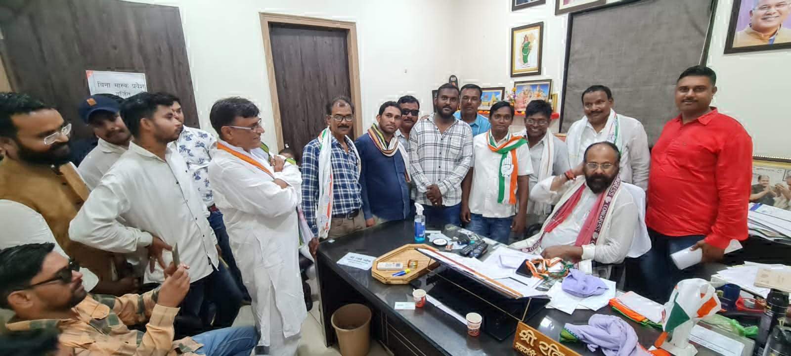 रवि ठाकुर का निष्कासन रद्द  कार्यकर्ताओं में खुशी की लहर