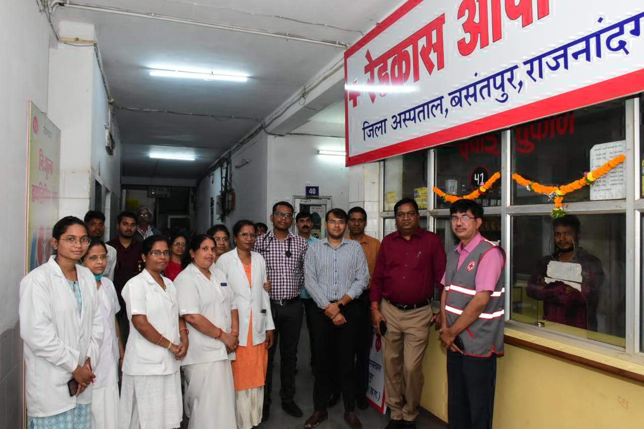 रेडक्रास औषधि  केंद्र का निरीक्षण