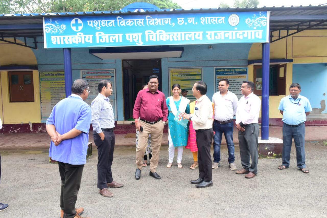 जिला पशु चिकित्सालय का किया निरीक्षण जिला पशु चिकित्सालय का किया निरीक्षण