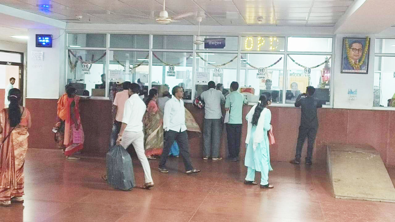 बारिश से वातावरण में बनी नमी से मौसमी बीमारी की गिरफ्त में लोग