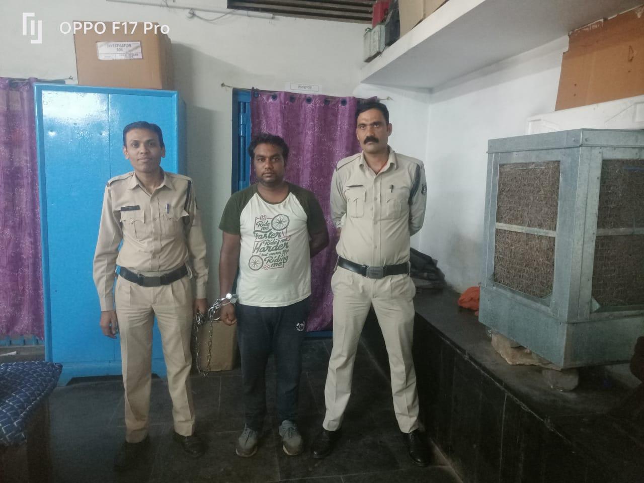 नगदी, सामान की चोरी करने  वाला फरार आरोपी गिरफ्तार