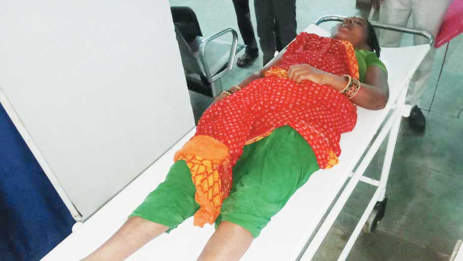 खेत में गाज गिरने से महिला की मौत, पांच घायल