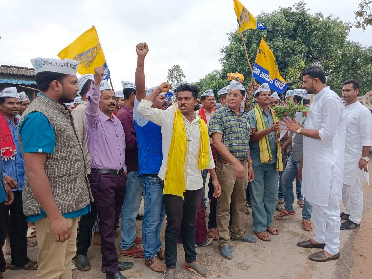 छत्तीसगढ़ में आप की सरकार बनने पर आम लोगों को फायदा दिलाया जाएगा-निरंजन छत्तीसगढ़ में आप की सरकार बनने पर आम लोगों को फायदा दिलाया जाएगा-निरंजन