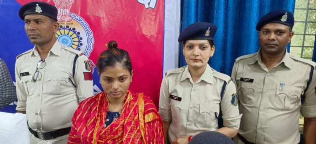 किराये का मकान देखने आई युवती ने 30 लाख के जेवर नगद से भरा बैग पार किया, कुछ ही घंटों में गिरफ्तार