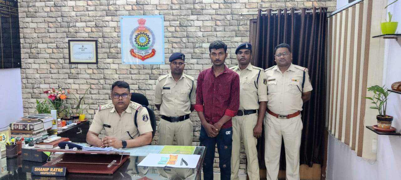 लूट के मामले में फरार आरोपी पकड़ाया लूट के मामले में फरार आरोपी पकड़ाया