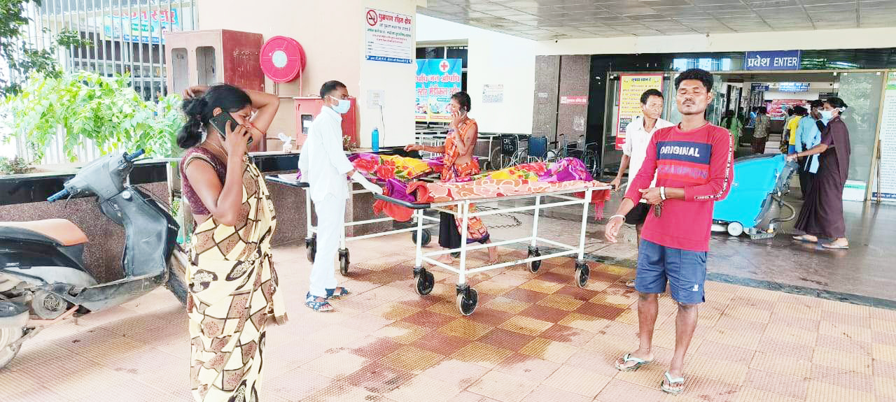 ट्रक की ठोकर से 3 युवकों की मौत