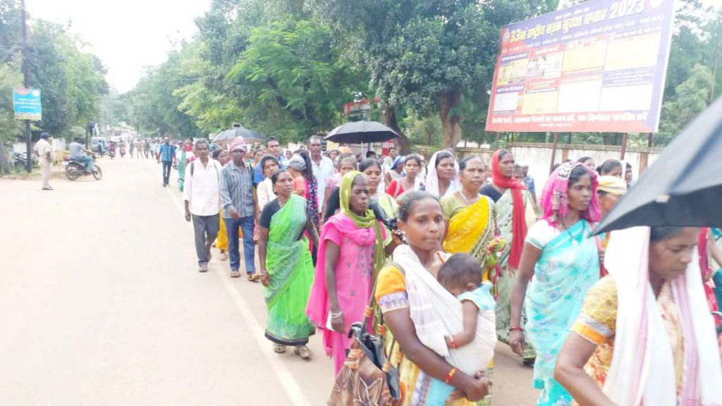 यूसीसी और मणिपुर हिंसा का विरोध, हजारों की संख्या में सर्व आदिवासी समाज ने निकाली रैली