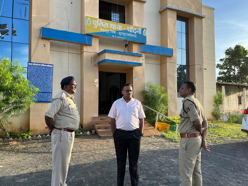 आईजी ने बलरामपुर-सूरजपुर से लगे मध्यप्रदेश की सीमा के अंतरराज्यीय चेकपोस्ट का किया निरीक्षण