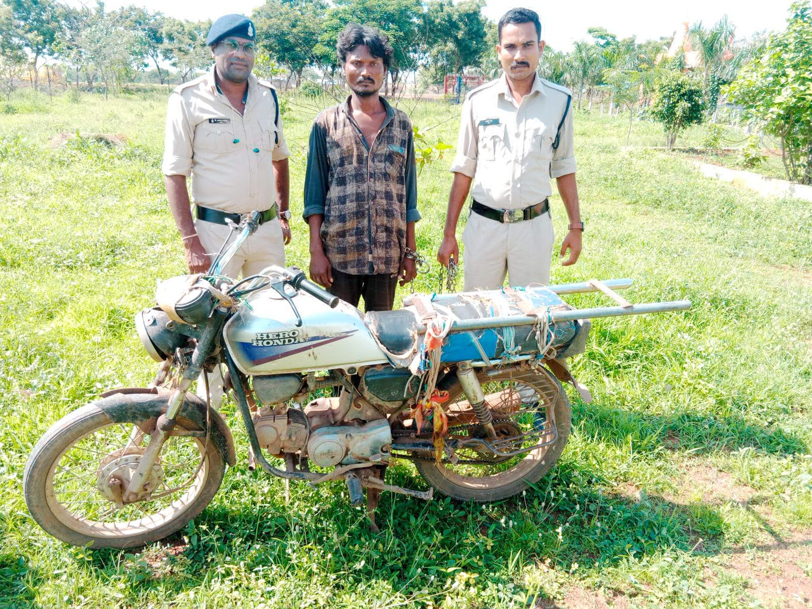 10 माह पहले बाइक चोरी करने वाला आरोपी पकड़ाया 10 माह पहले बाइक चोरी करने वाला आरोपी पकड़ाया