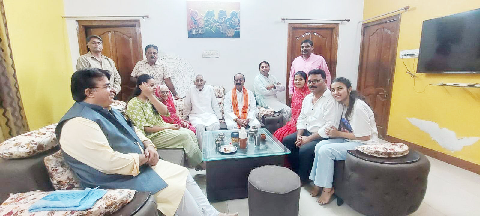 भाजपा नेता गजराज व जिला महामंत्री कविंद्र के निवास पहुंचे साव