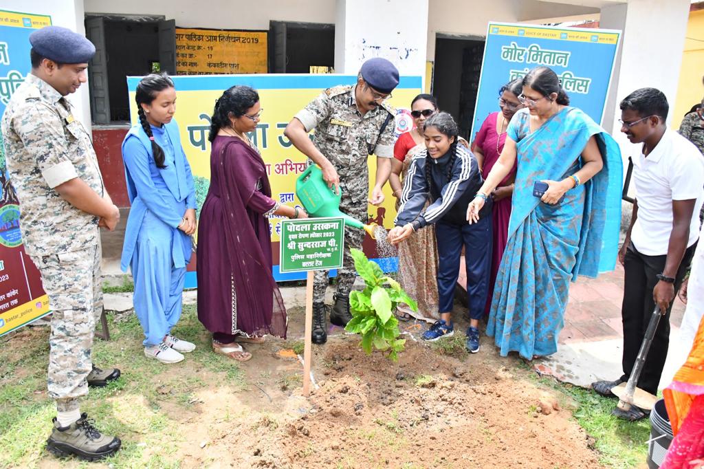 शहीदों की स्मृति में वृक्षारोपण कार्यक्रम शुरू