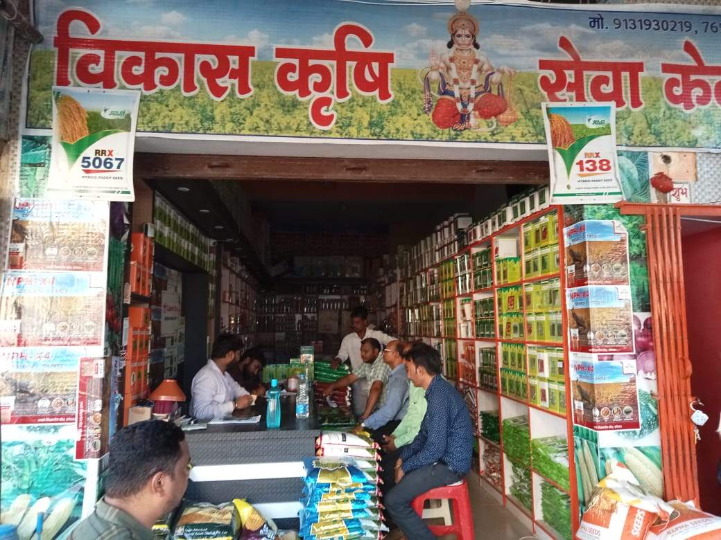 खाद-बीज दुकानों का निरीक्षण, कई दुकानदारों को नोटिस