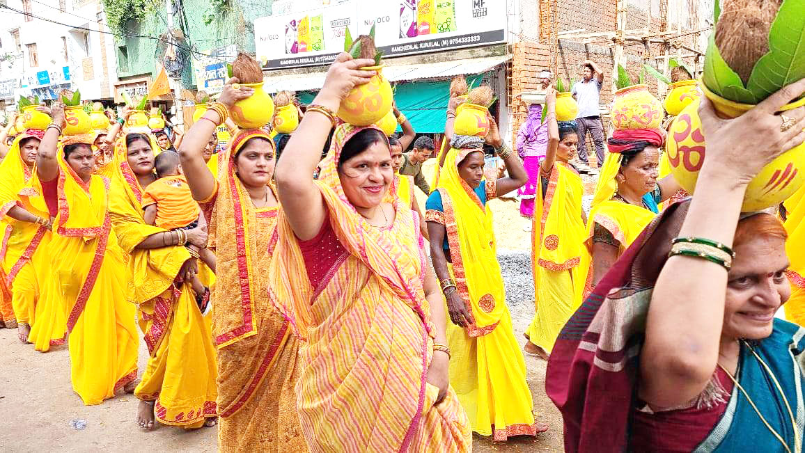 नर्मदेश्वर महादेव की प्राण प्रतिष्ठा और रुद्राभिषेक, निकाली कलश यात्रा