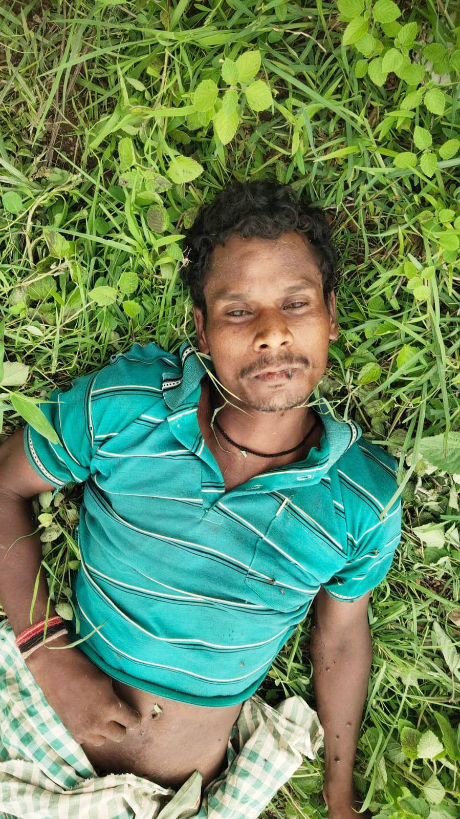 कलमी पटरी के पास मिली अज्ञात व्यक्ति की लाश, जांच शुरू कलमी पटरी के पास मिली अज्ञात व्यक्ति की लाश, जांच शुरू