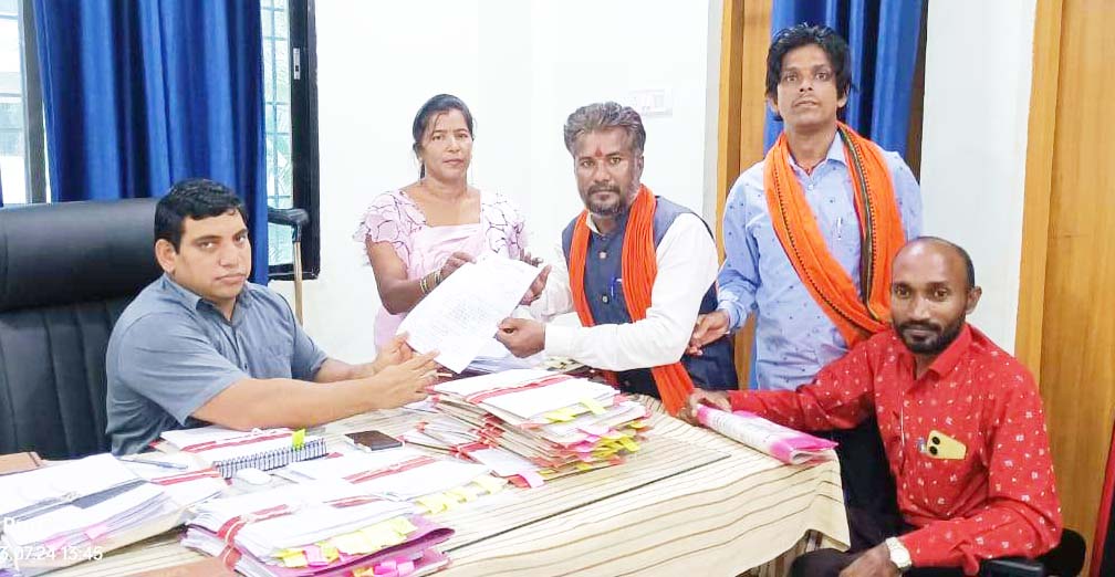 फर्जी प्रमाण पत्र बनवा कर नौकरी करने वालों पर कार्रवाई की मांग
