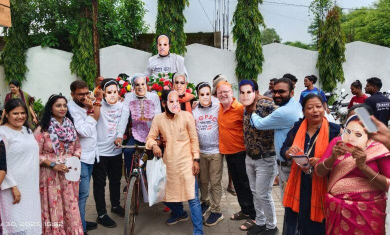 भाजपा ने निकाली भ्रष्टाचार की बारात, फूंका सीएम का पुतला