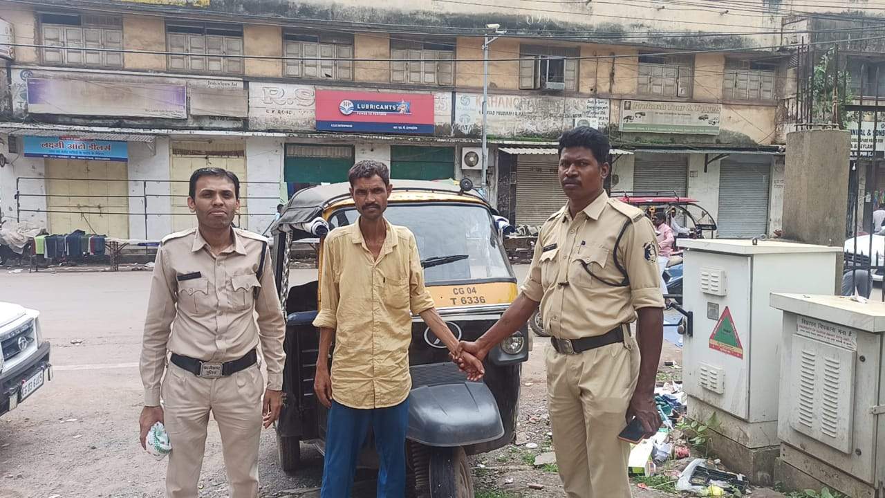 आटो रिक्शा चोरी करने  वाला गिरफ्तार