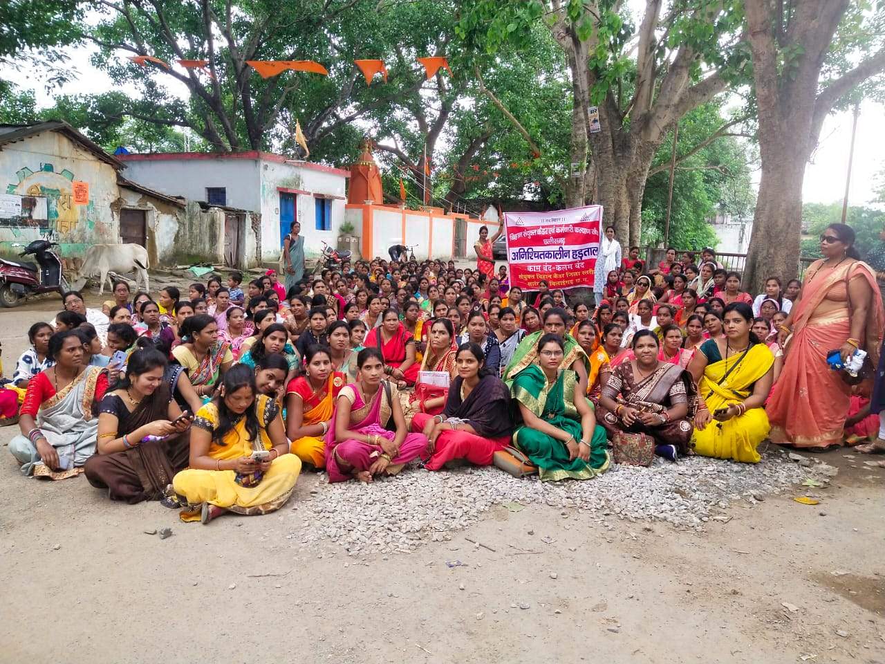 मानदेय समेत कई मांगों को लेकर बिहान संयुक्त कैडर बेमुद्दत हड़ताल पर मानदेय समेत कई मांगों को लेकर बिहान संयुक्त कैडर बेमुद्दत हड़ताल पर