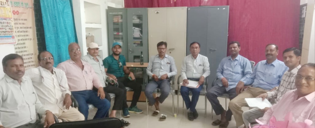 बीईओ को हटाने शिक्षकों ने खोला मोर्चा, दी आंदोलन की चेतावनी