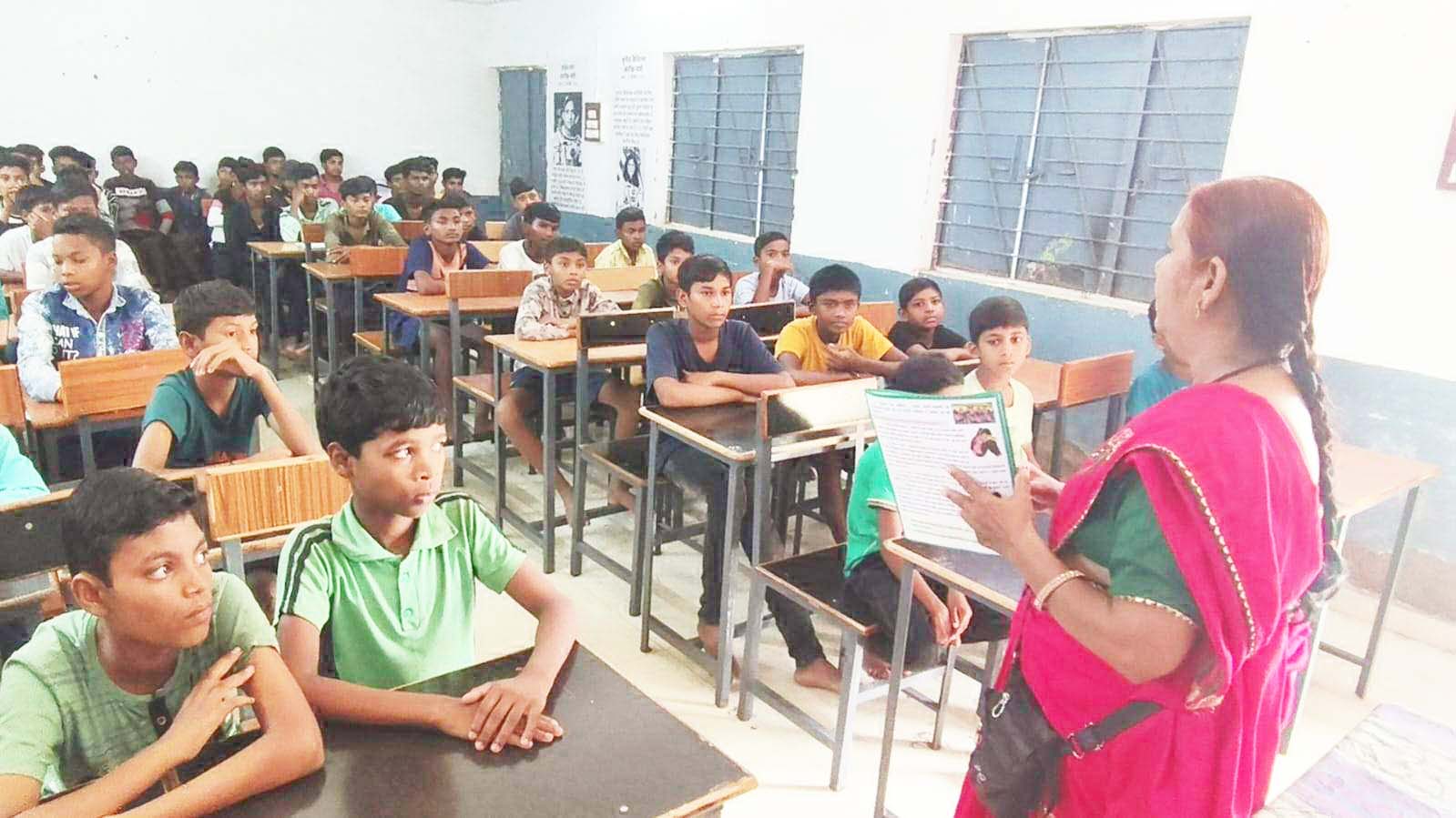 मितानिन ने दी छात्रावास  के बच्चों को अधिकार  की शिक्षा