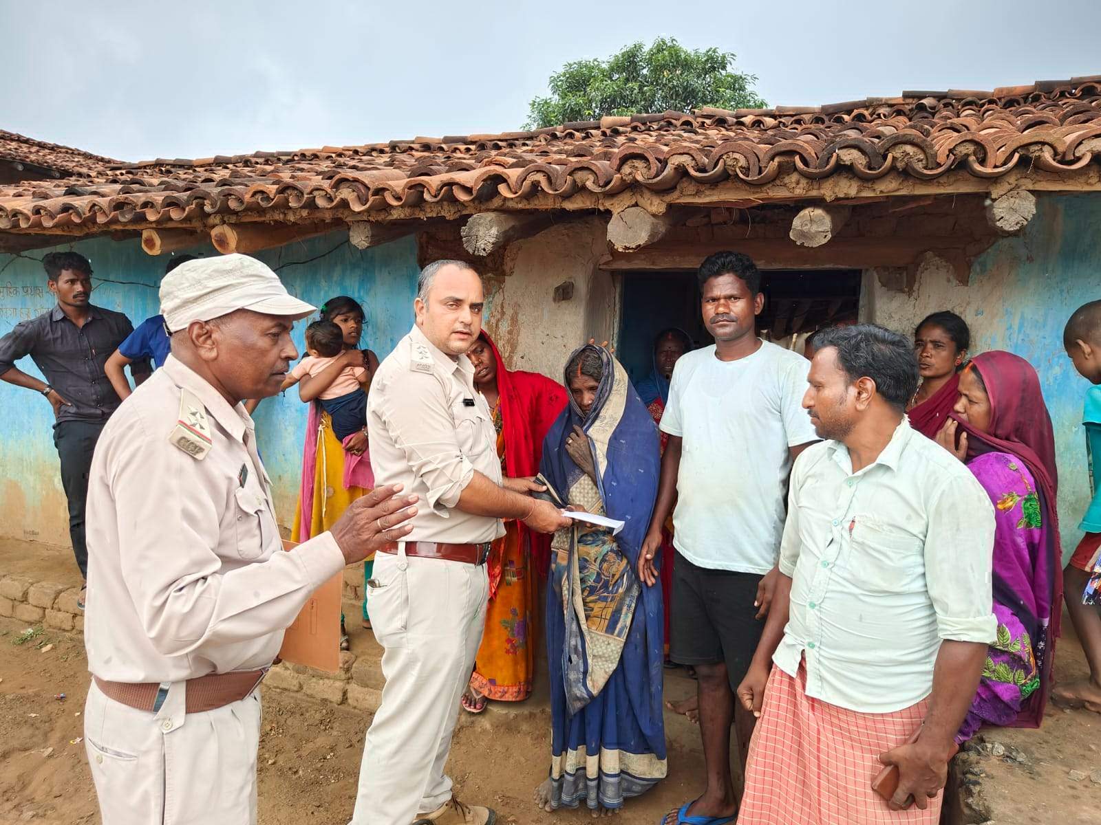 हाथी ने 4 घर तोड़े, घायल ग्रामीण की मौत, दी सहायता राशि