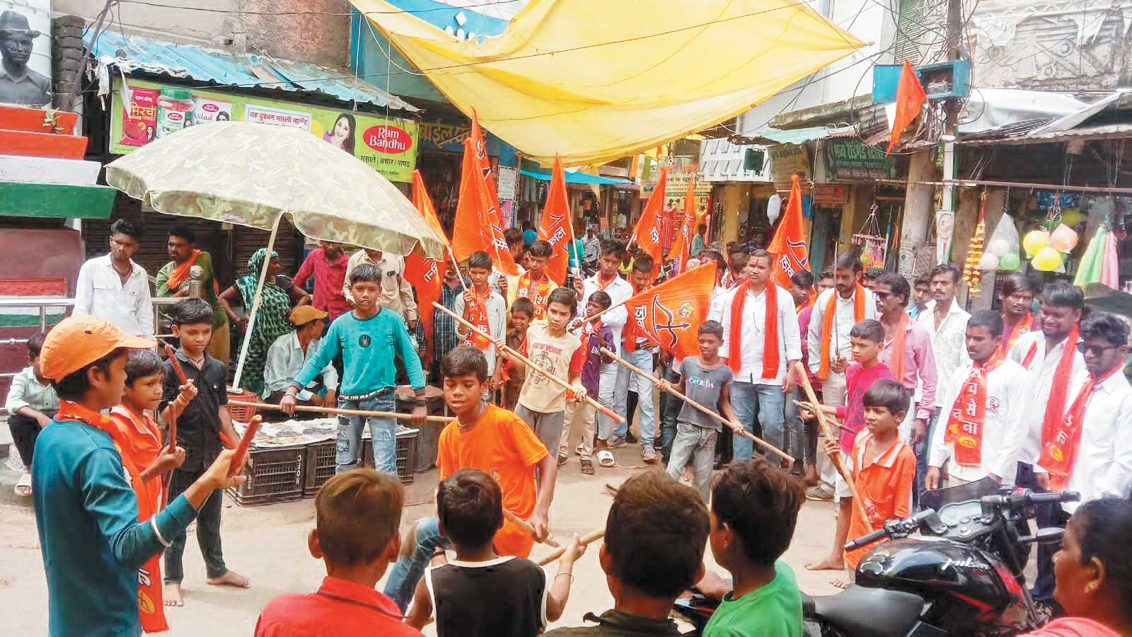 शिव सैनिकों ने त्रिशूल पूजन कर निकाला जुलूस