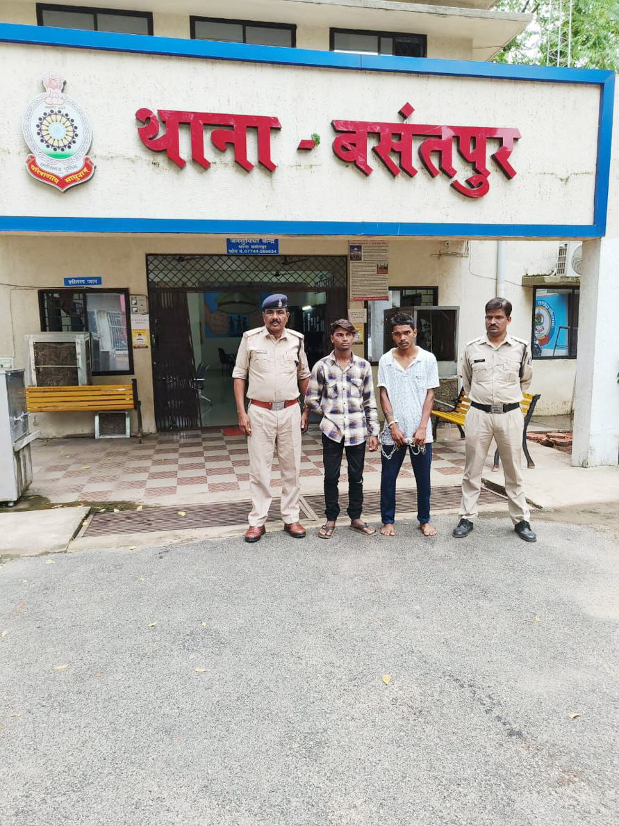 संदिग्ध रूप से घूमते दो युवक पकड़ाए संदिग्ध रूप से घूमते दो युवक पकड़ाए