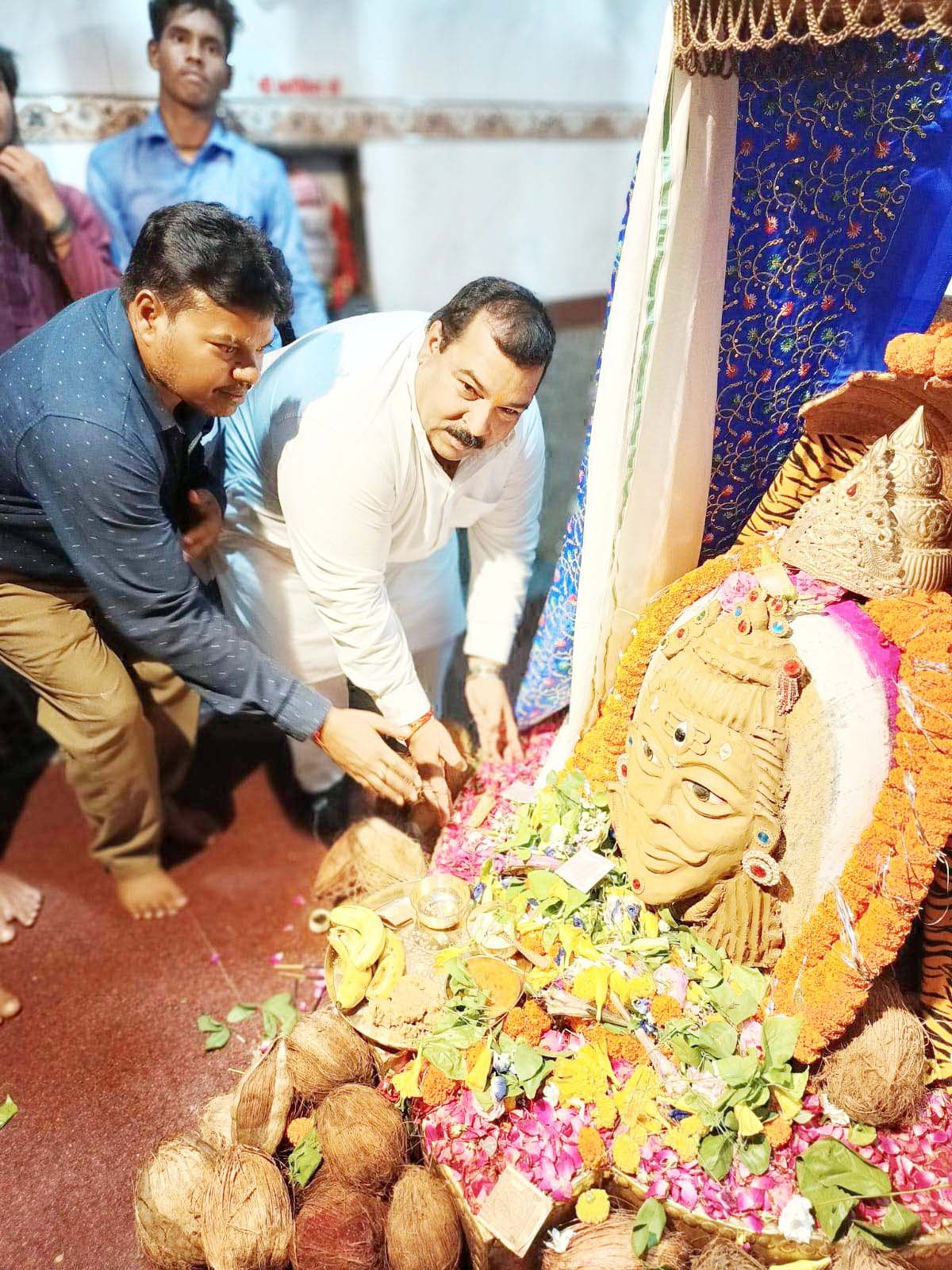 सारखेश्वर महादेव में टिकेन्द्र ने की पूजा-अर्चना