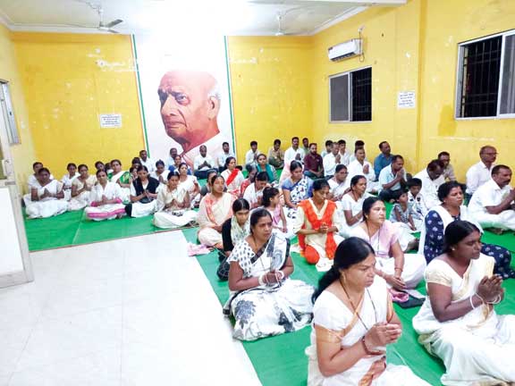 बौद्ध समाज गुढिय़ारी ने मनाया श्रावण पूर्णिमा बौद्ध समाज गुढिय़ारी ने मनाया श्रावण पूर्णिमा