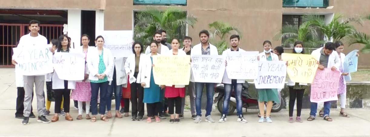 मेडिकल कॉलेज के जूनियर डॉक्टर्स आंदोलन की राह पर