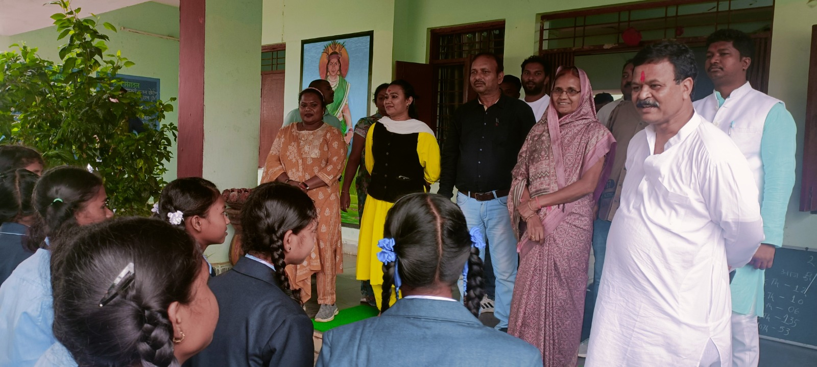 अजजा आयोग अध्यक्ष ने सराही आश्रम व्यवस्था 