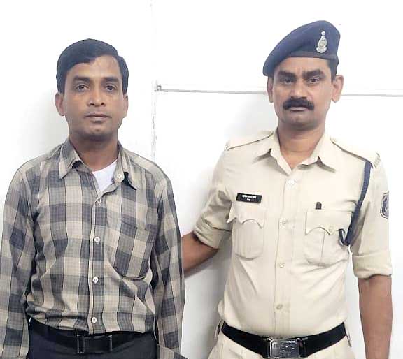 पिछले वर्ष की थी पत्नी की हत्या, नाखून के खरोंच से गिरफ्तार हुआ पति