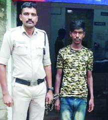 गैरेज से लेपटॉप चोरी कर  भागा, पूर्व कर्मचारी गिरफ्तार