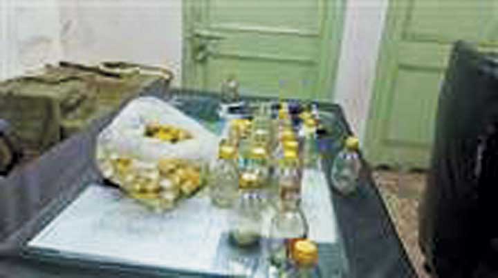 नकली शराब बनाने की योजना, एक गिरफ्तार