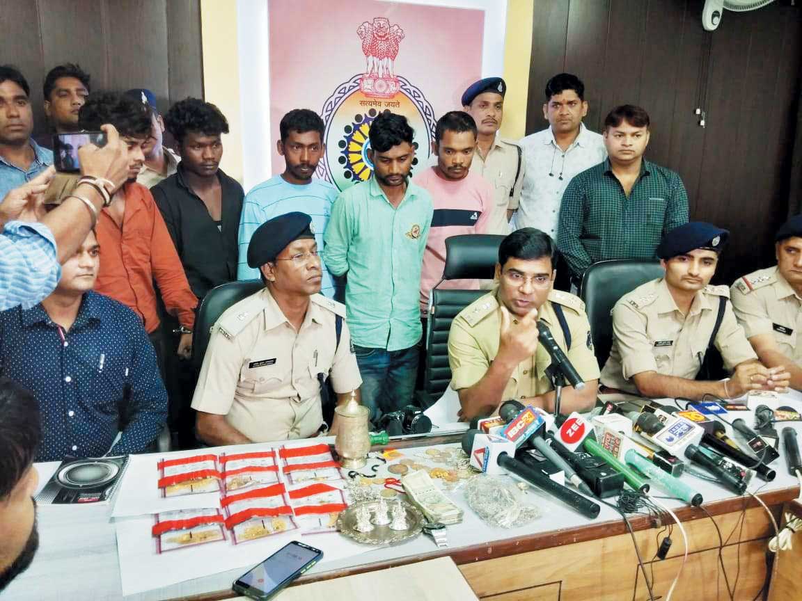 तारबहार पुलिस ने महादेव, रेड्डी अन्ना के आधा दर्जन सटोरिए पकड़े, सरगना रायपुर का