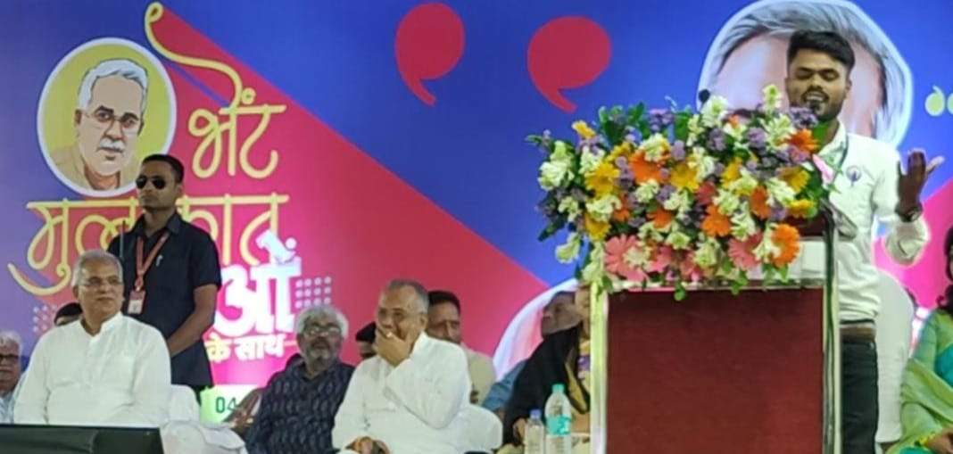 शासन की योजना का बखान छत्तीसगढ़ी भाषा में कविता के जरिए 